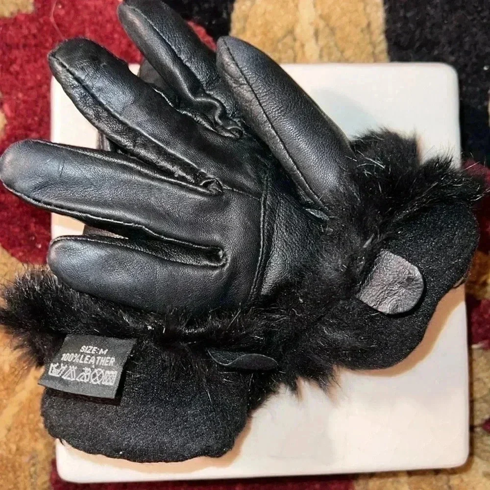 Women’s Black Leather Gloves with Black Rabbit Fur at Wrists Thermal Insulation